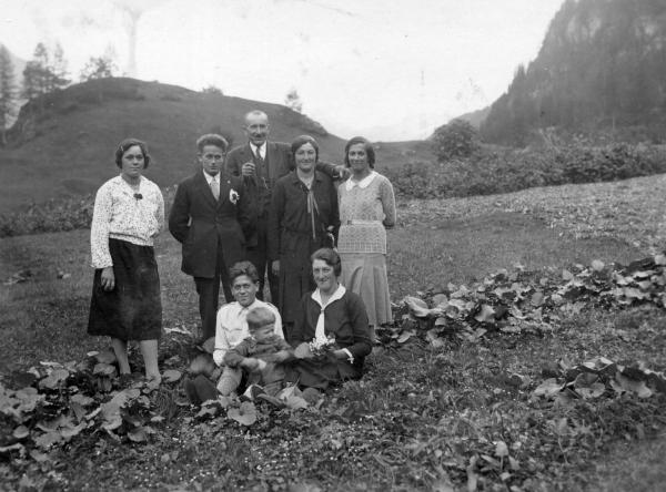 Gruppo in posa per la foto in località Canza