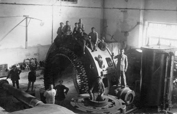 Montaggio della turbina della centrale di Sottofrua